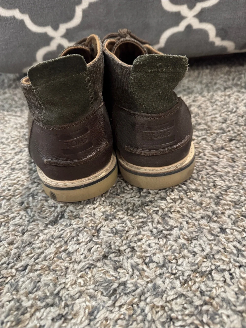 Men's Brown Suede Chukka Boots with Contrast Sole TOMS size 10.5
